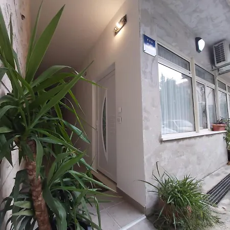 Konukevi Adriatic 3*